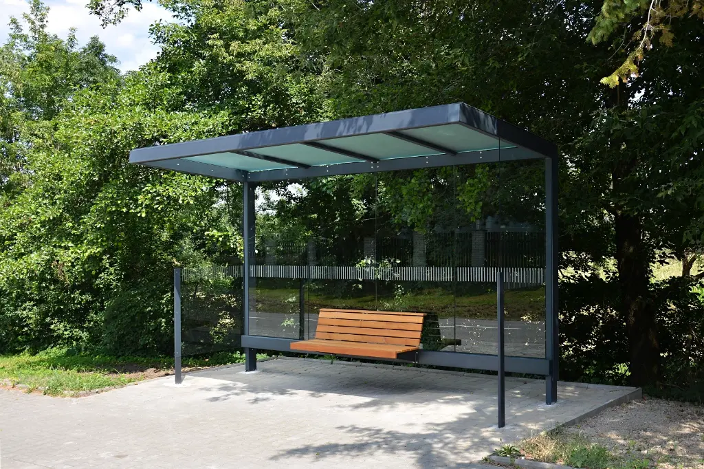 streetpark-bus-stop-shelter-FRAMEO-ZPF402-01.webp