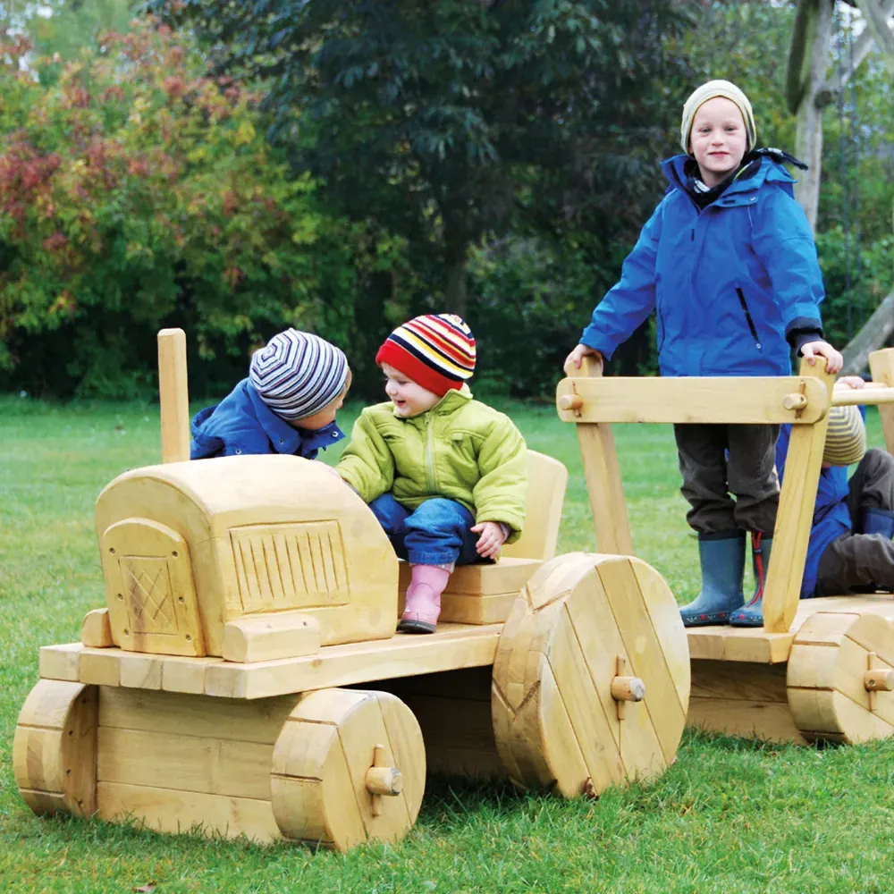 SIK-Holz_6_6_u_6_7_Traktor_mit_Anhaenger_02.webp