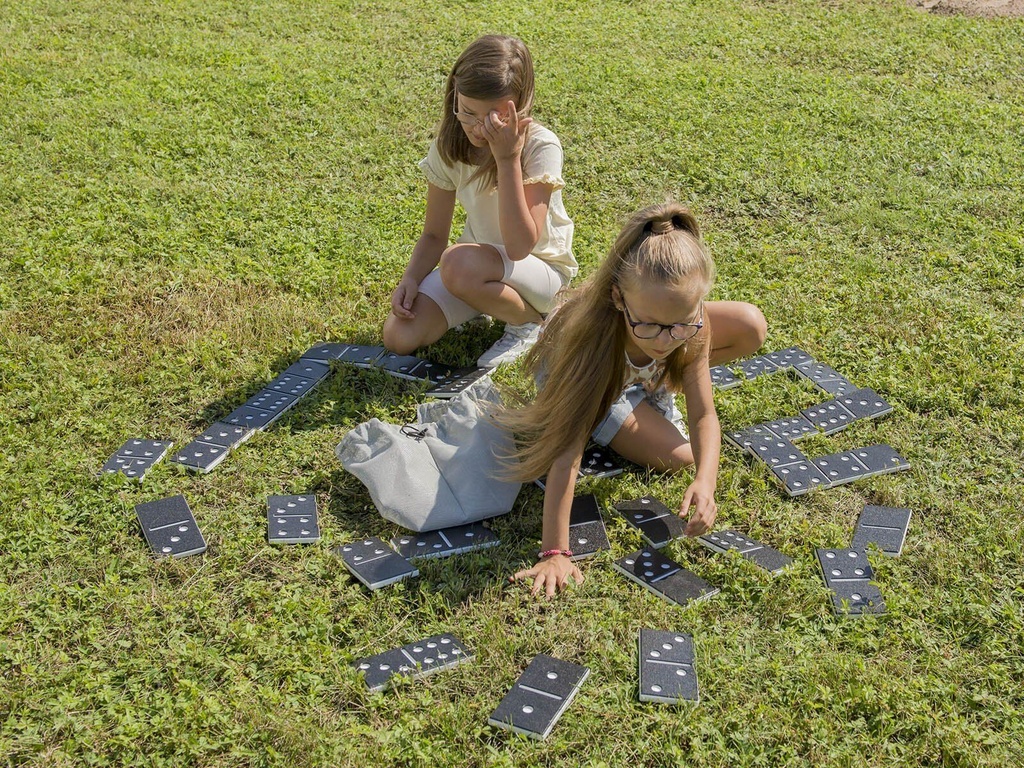 Gioco del domino all'aperto