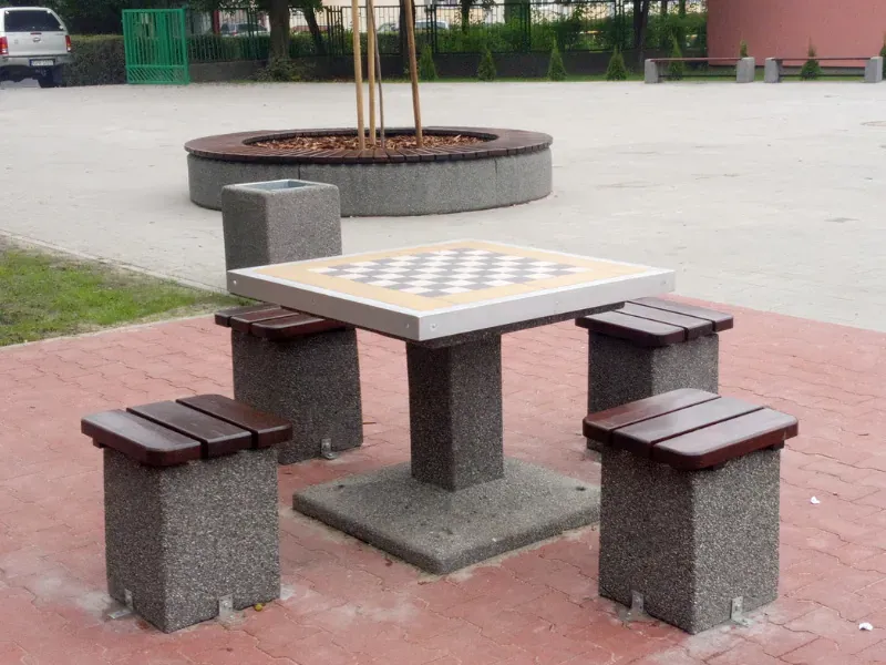 stol-betonowy-kwadratowy-do-gry-w-szachy-model-519.jpg.webp