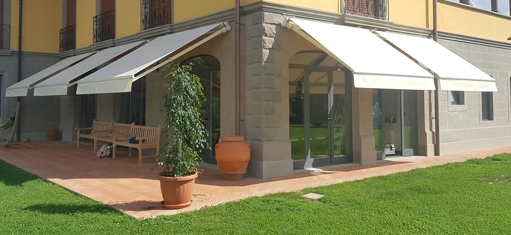 Tenda a bracci estensibili con struttura avorio L.400 x S.300 con anemometro