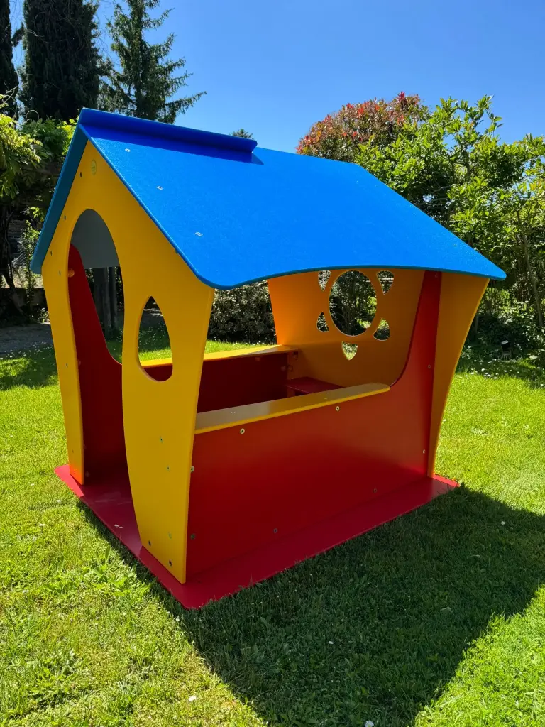 Casetta con seduta e banco vendita (Giallo/Blu/Rosso)