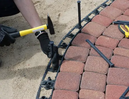 Fornitura di cordolo in plastica riciclata Bordek (Cm. 2,7)