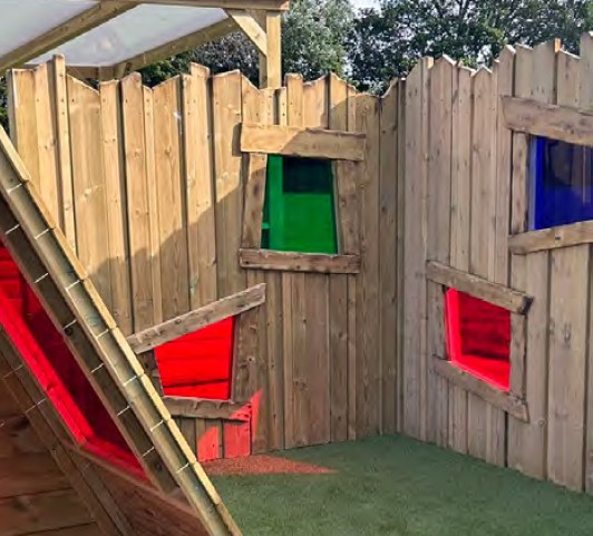 Parete in legno con finestre Arcobaleno in plexiglass 
