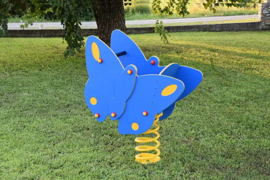 Gioco a molla farfalla inclusivo