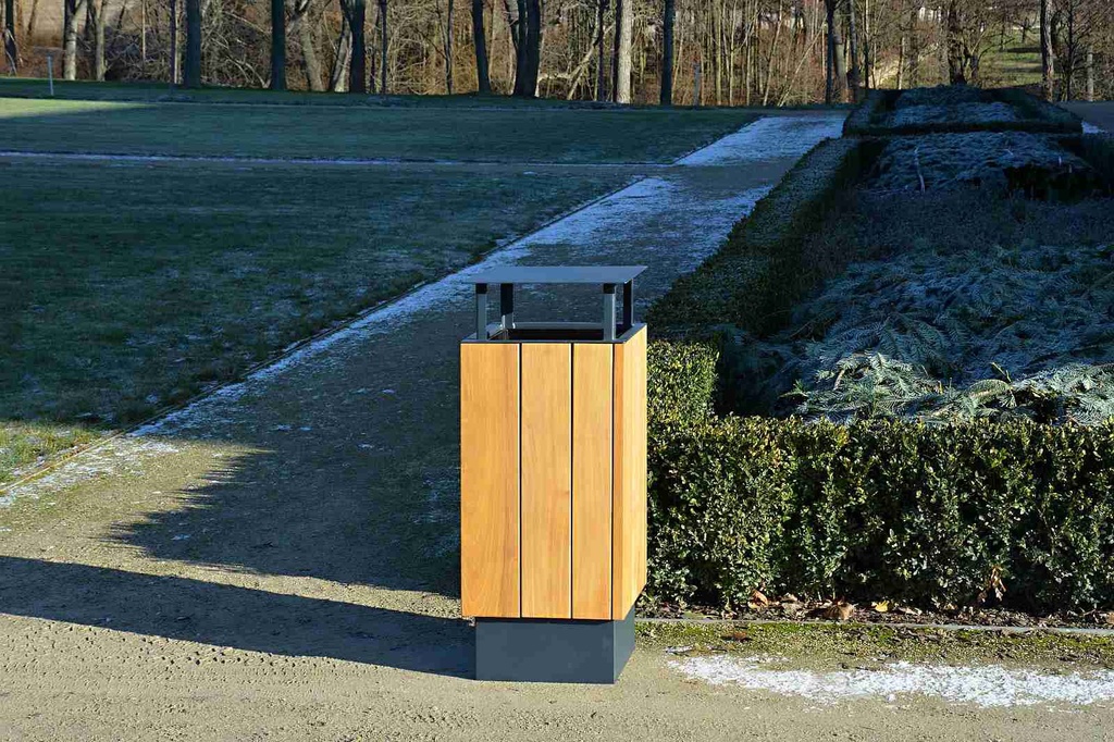 Cestino BAS / acciaio zincato + vernici a polvere (assi in legno esotico certificato)