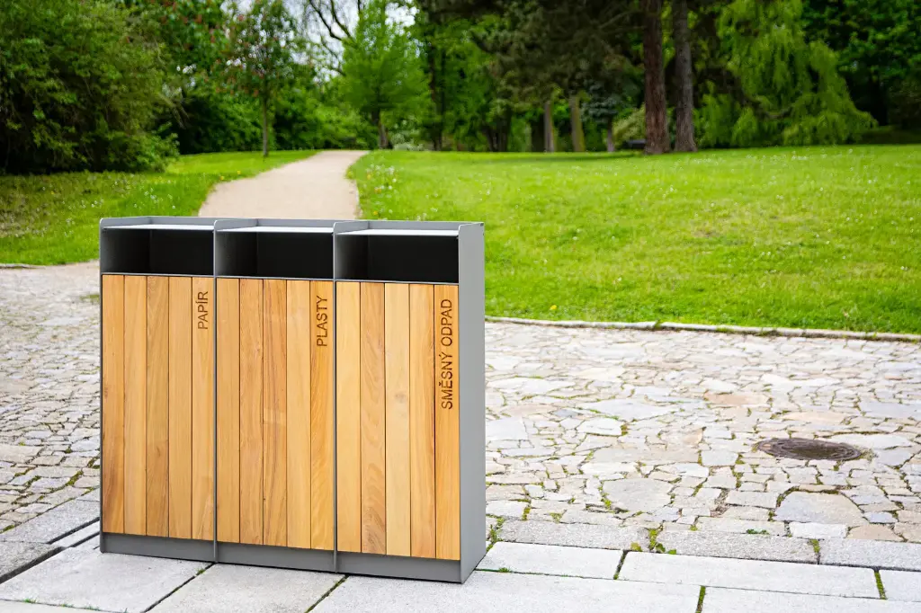 [KMA322b-a] Cestino MAG per raccolta differenziata con coperchio e posacenere / acciaio zincato + verniciato a polvere / in legno (assi in legno esotico certificato)