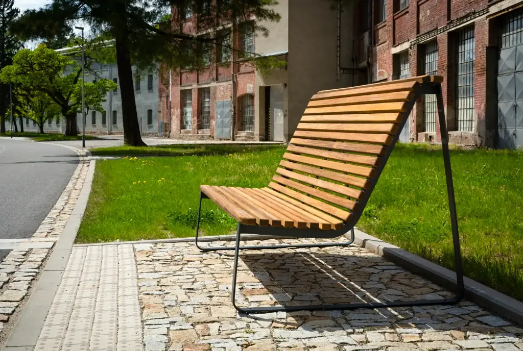 [LVL3b-180t] Panchina VELA 1800mm / acciaio zincato + verniciato a polvere  (assi in legno esotico certificato)