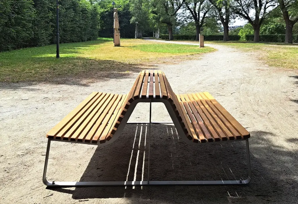 Panchina VELA Bifacciale 1800mm / acciaio zincato + verniciato a polvere  (assi in legno esotico certificato)