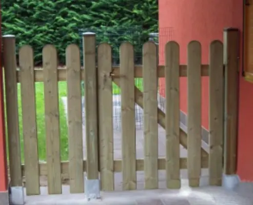 Cancello pedonale in legno RC049