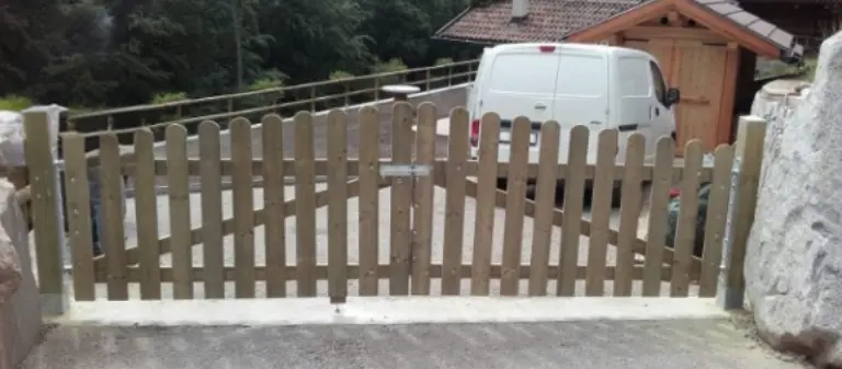 Cancello Carrabile in legno RC049 (con plinto in acciaio zincato a caldo, Altezza cm. 90, In Kit smontata)