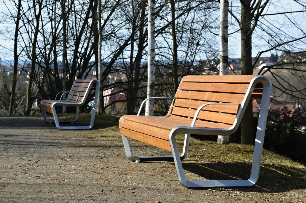 [LBL3b-180t] Panchina BOROLA con braccioli 1800mm / lega di alluminio + verniciato a polvere  (assi in legno esotico certificato)