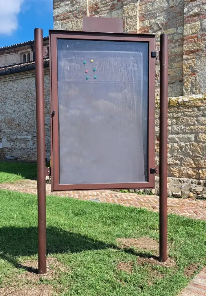 Bacheca bifacciale apribile (100x150)