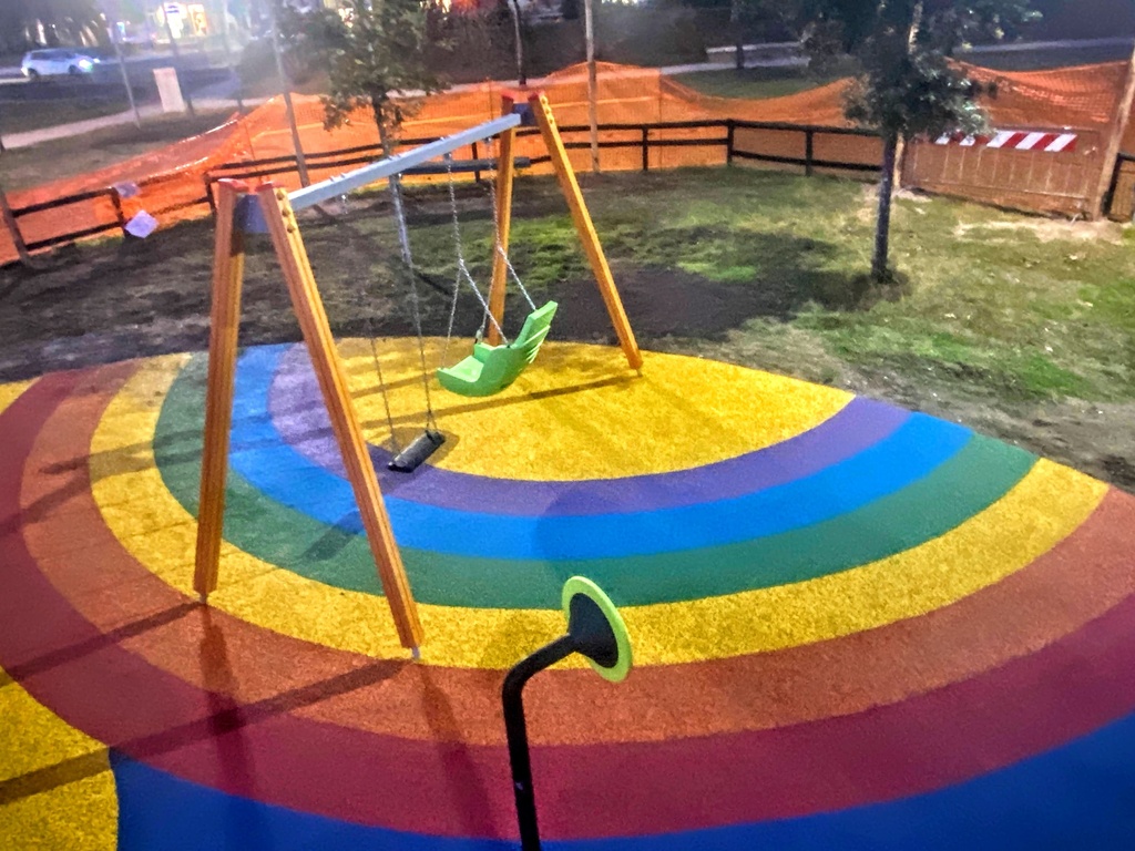 Pavimentazione Ecosoft Melange in gomma colata (Spessore  13/15mm SBR 34% EPDM 66% HIC 60, Verde Brillante RAL 6017)