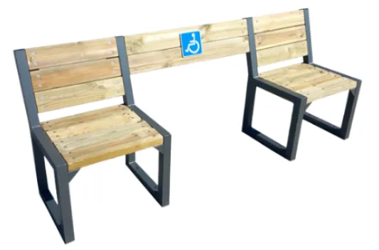 Panchina inclusiva con doghe in pino naturale