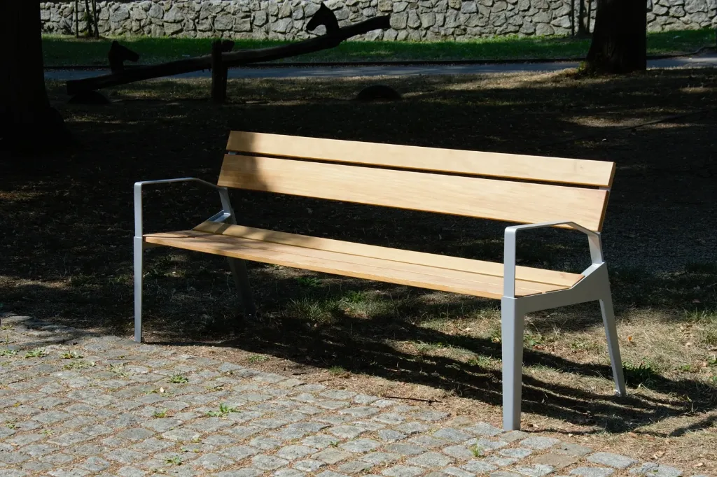 [LBG13b-180t] Panchina BERGA con braccioli 1800mm / acciaio zincato + verniciato a polvere / legno tropicale (Con Braccioli)