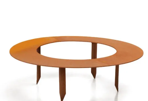 Cerchio di alberi in acciao corten