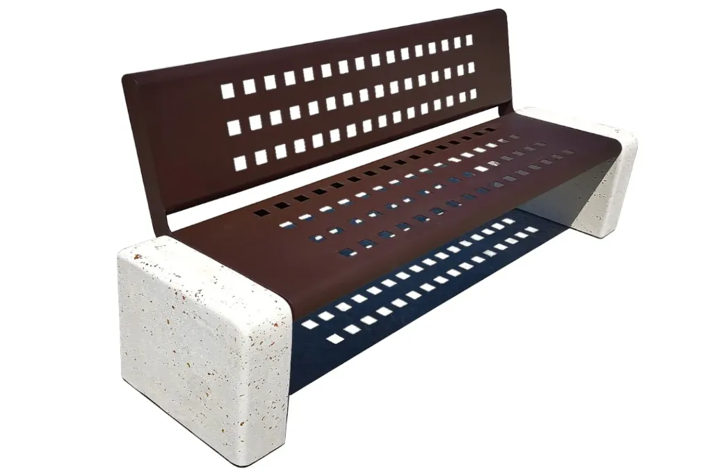 Panchina con schienale in acciaio corten e supporti in cemento bianco