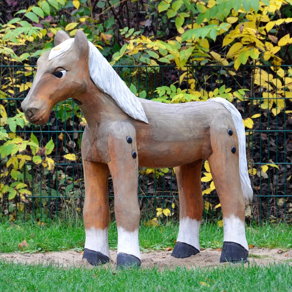 [7.53] Pony in robinia