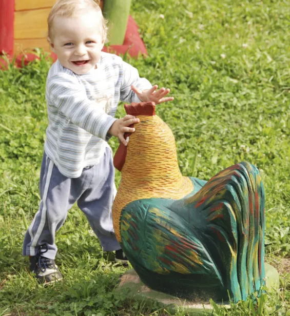 Scultura ludica "Gallo" in robinia