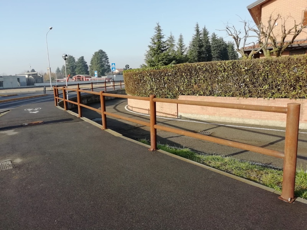 [P.040.005] Recinzione in CORTEN passo 250cm (con palo interrato su cls, Con 2 Correnti)