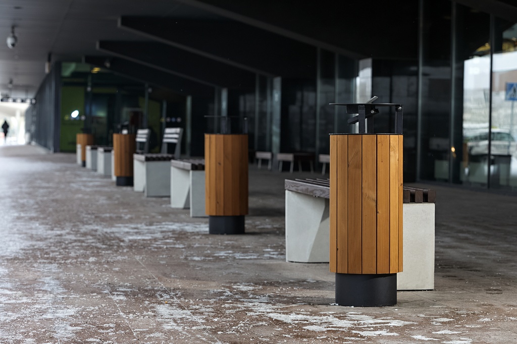 Cestino BAS / acciaio zincato + vernici a polvere/legno di abete