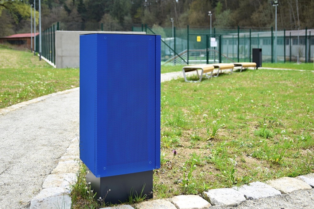 Cestino BAS/con coperchio +vernici a polvere /in lamiera forata