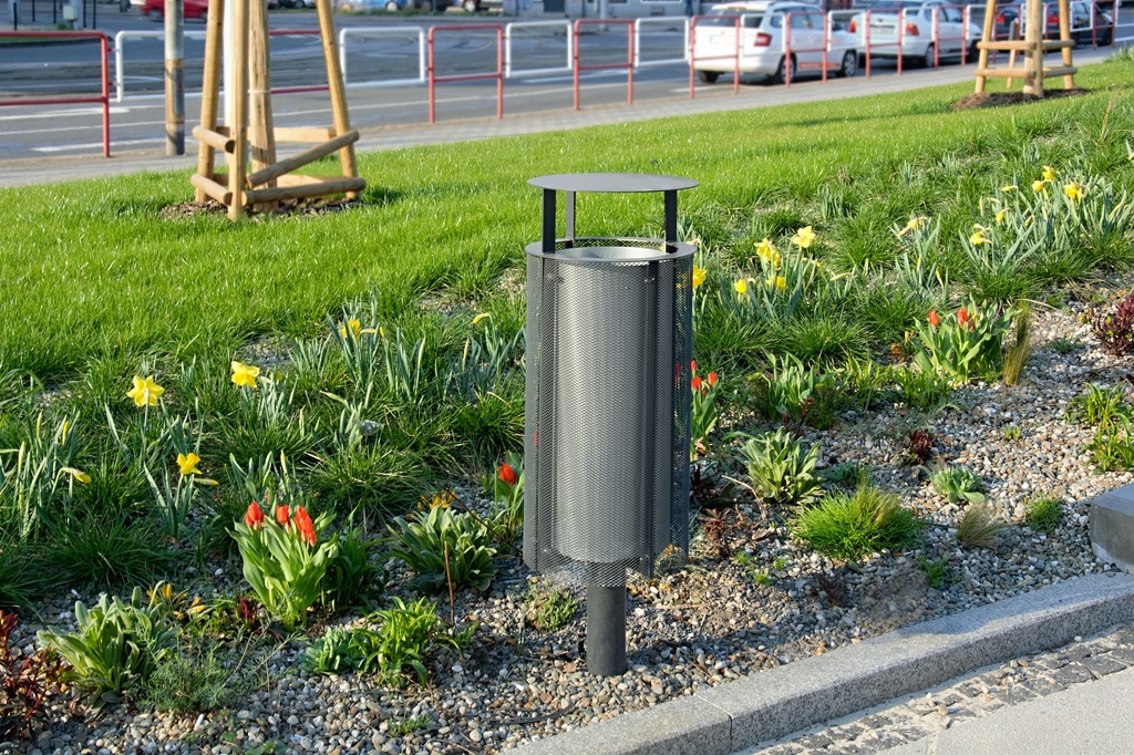 Cestino BAS/ con coperchio +vernici a polvere /lamiera forata