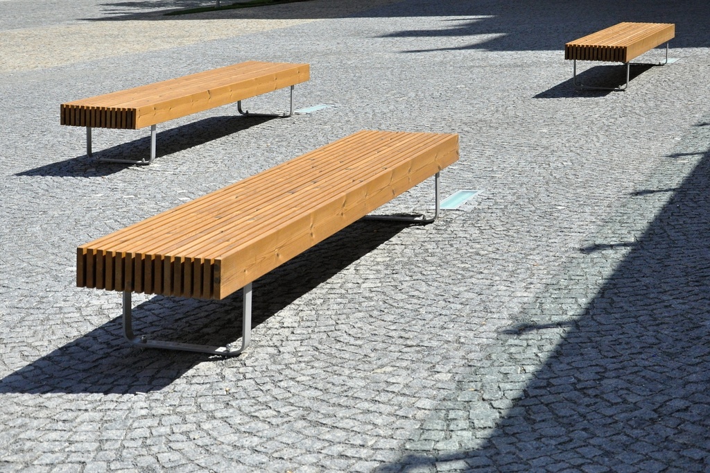 [LBO3b-349t] Panchina BORDO senza schienale 3490mm / acciaio zincato + verniciato a polvere / legno tropicale / per set a forma di triangolo