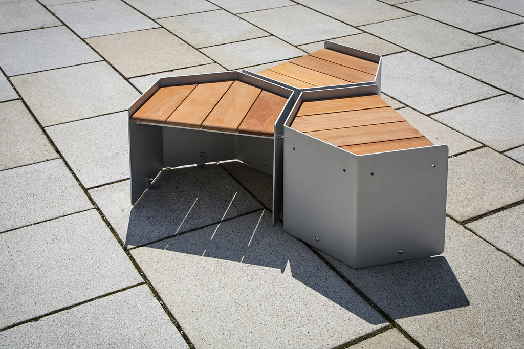 Sedile PENTA ISLANDS / acciaio zincato + verniciato a polvere / legno tropicale