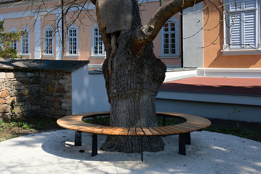Panchina RADIANO a parete / diretta 1792mm / acciaio zincato + verniciato a polvere / legno di abete