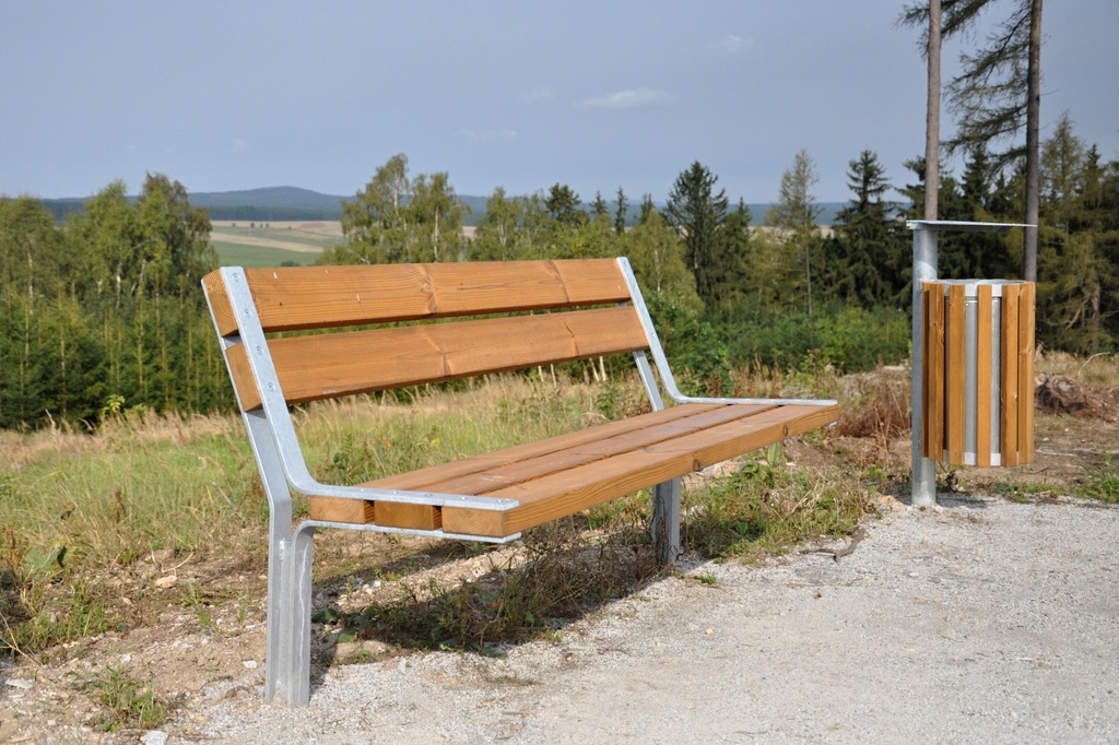 Panchina SADKA 1800mm / zinco per immersione a caldo / legno di abete rosso