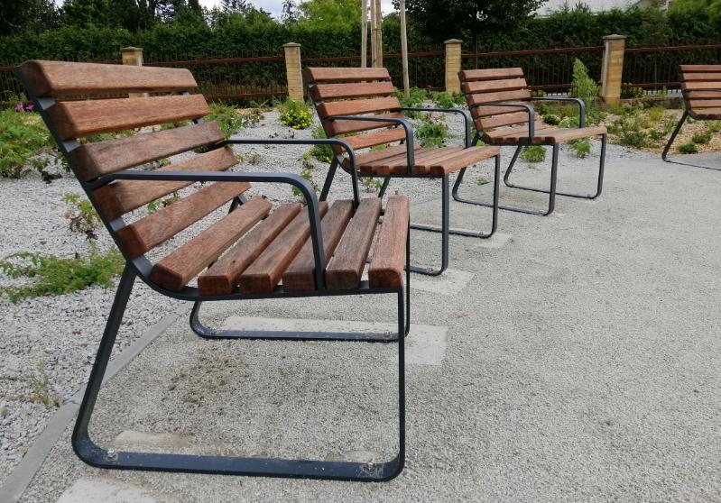 Poltrona Inoa con braccioli