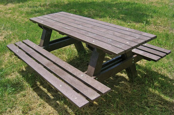 [AUTV534I] Tavolo picnic Sieve in plastica riciclata (Inclusivo)