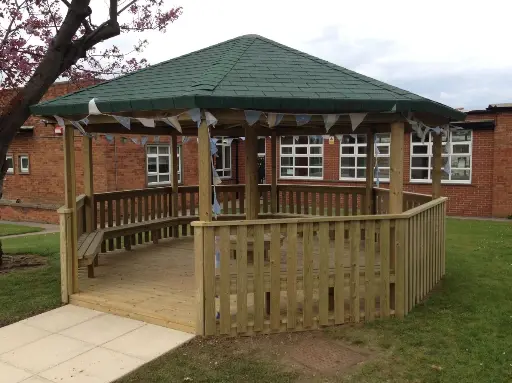 Gazebo  Ottagonale con sedute 