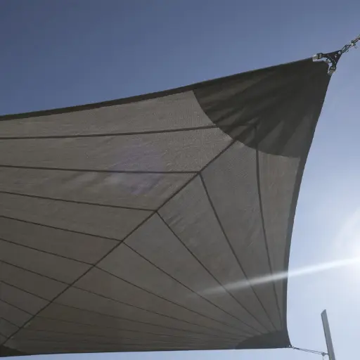Vela ombreggiante traspirante e avvolgibile manualmente