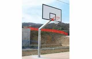 [B651] Impianto basket monotubo sez.cm.15x15 con bussole, sbalzo cm.165, con telaio e canestro B671. CERTIFICATO UNI EN 1270